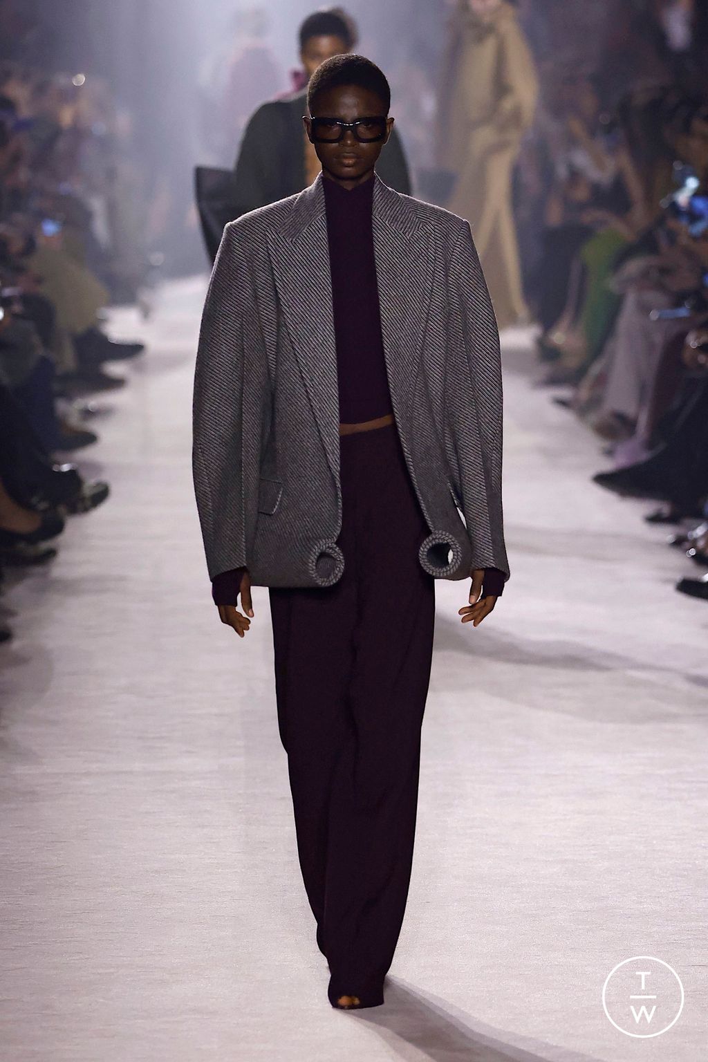 Fashion Week Paris Fall/Winter 2025 look 13 from the Victoria Beckham collection 女装