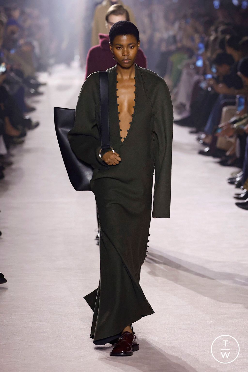 Fashion Week Paris Fall/Winter 2025 look 14 from the Victoria Beckham collection 女装