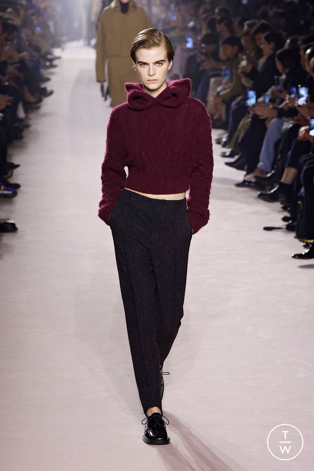Fashion Week Paris Fall/Winter 2025 look 15 from the Victoria Beckham collection 女装