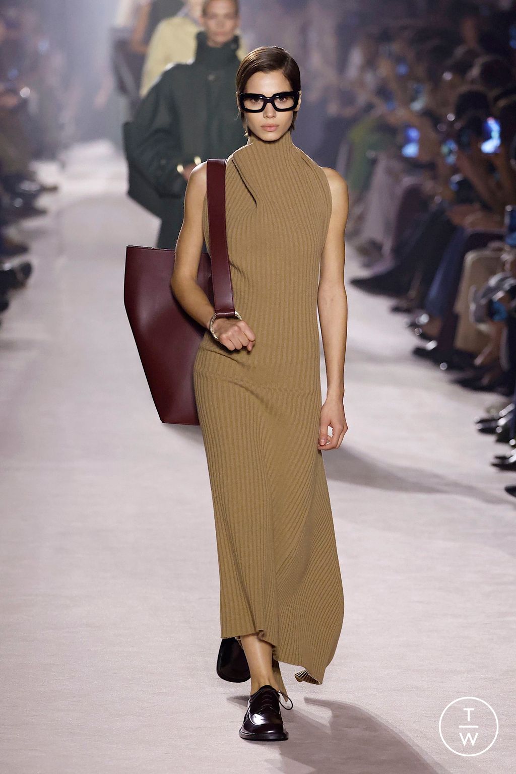 Fashion Week Paris Fall/Winter 2025 look 22 from the Victoria Beckham collection 女装
