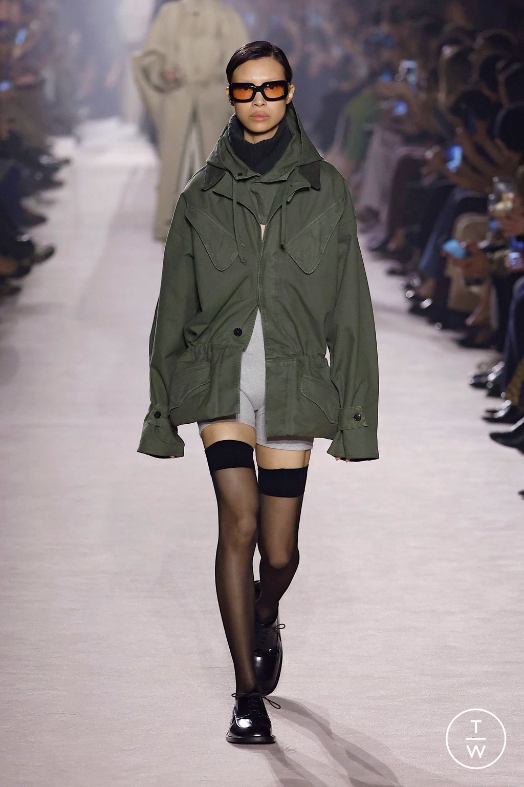 Fashion Week Paris Fall/Winter 2025 look 26 from the Victoria Beckham collection 女装