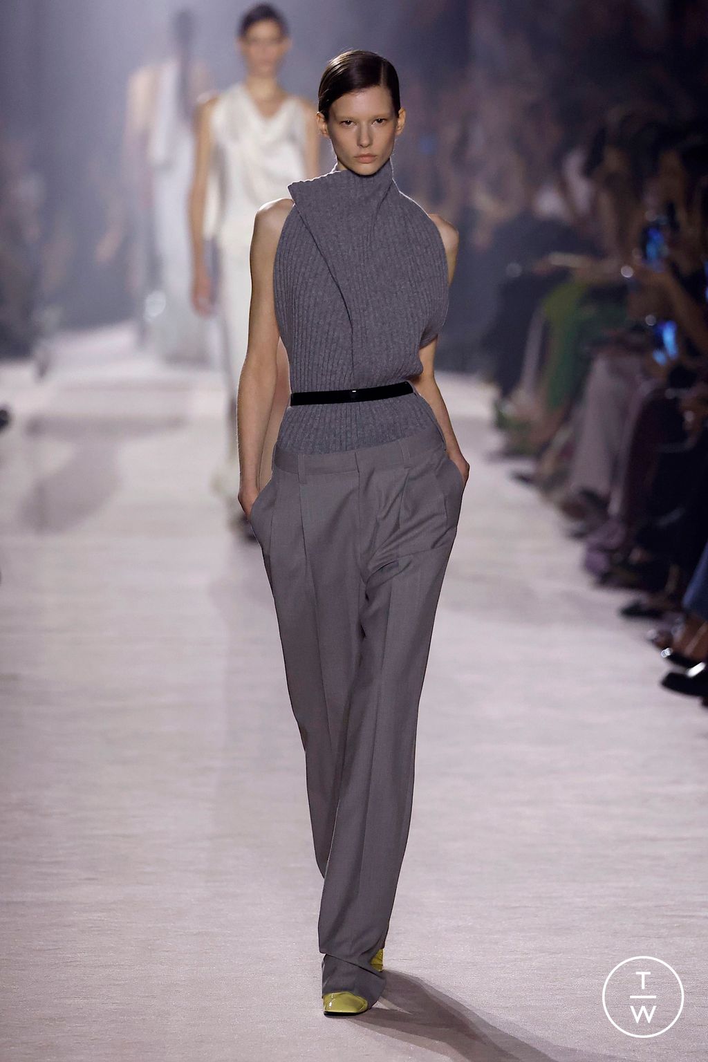 Fashion Week Paris Fall/Winter 2025 look 29 from the Victoria Beckham collection womenswear