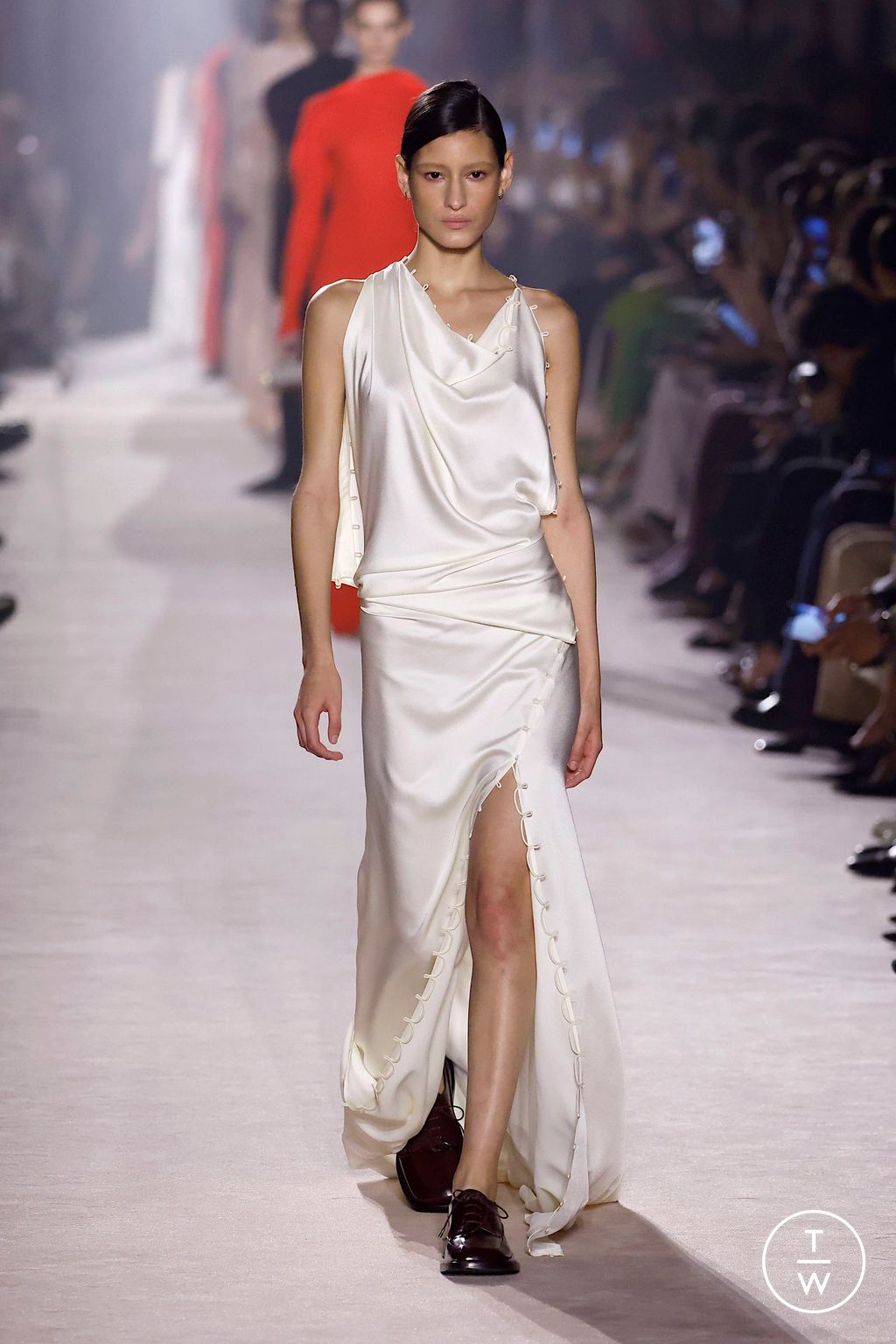 Fashion Week Paris Fall/Winter 2025 look 30 from the Victoria Beckham collection womenswear