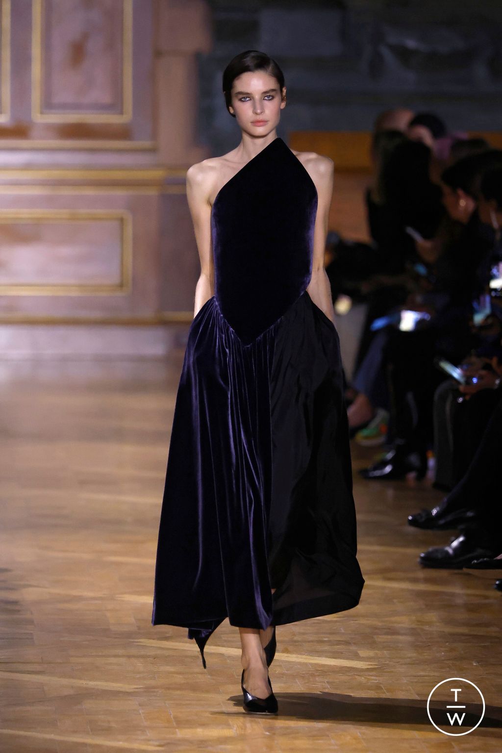 Fashion Week Paris Fall/Winter 2026 look 41 from the Victoria Beckham collection 女装