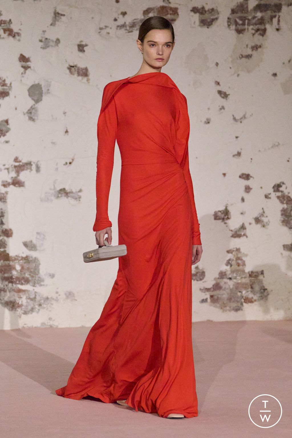 Fashion Week Paris Fall/Winter 2025 look 31 from the Victoria Beckham collection 女装