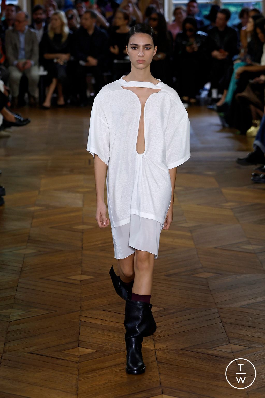 Fashion Week Paris Spring/Summer 2024 look 1 from the Victoria Beckham collection womenswear