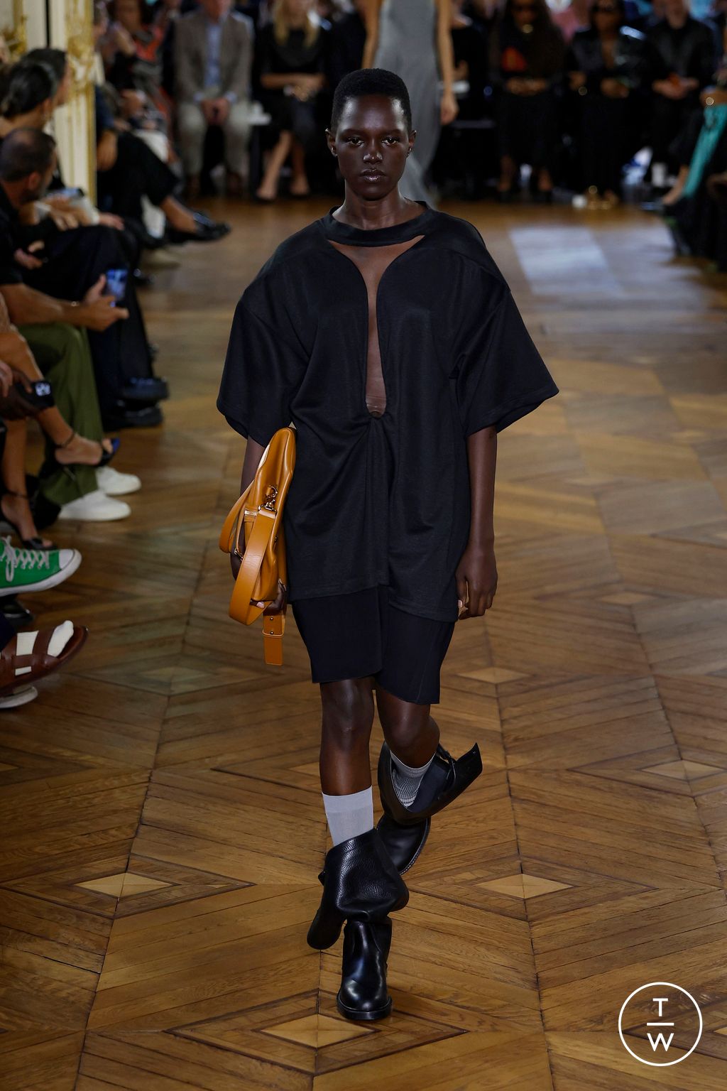 Fashion Week Paris Spring/Summer 2024 look 3 from the Victoria Beckham collection womenswear
