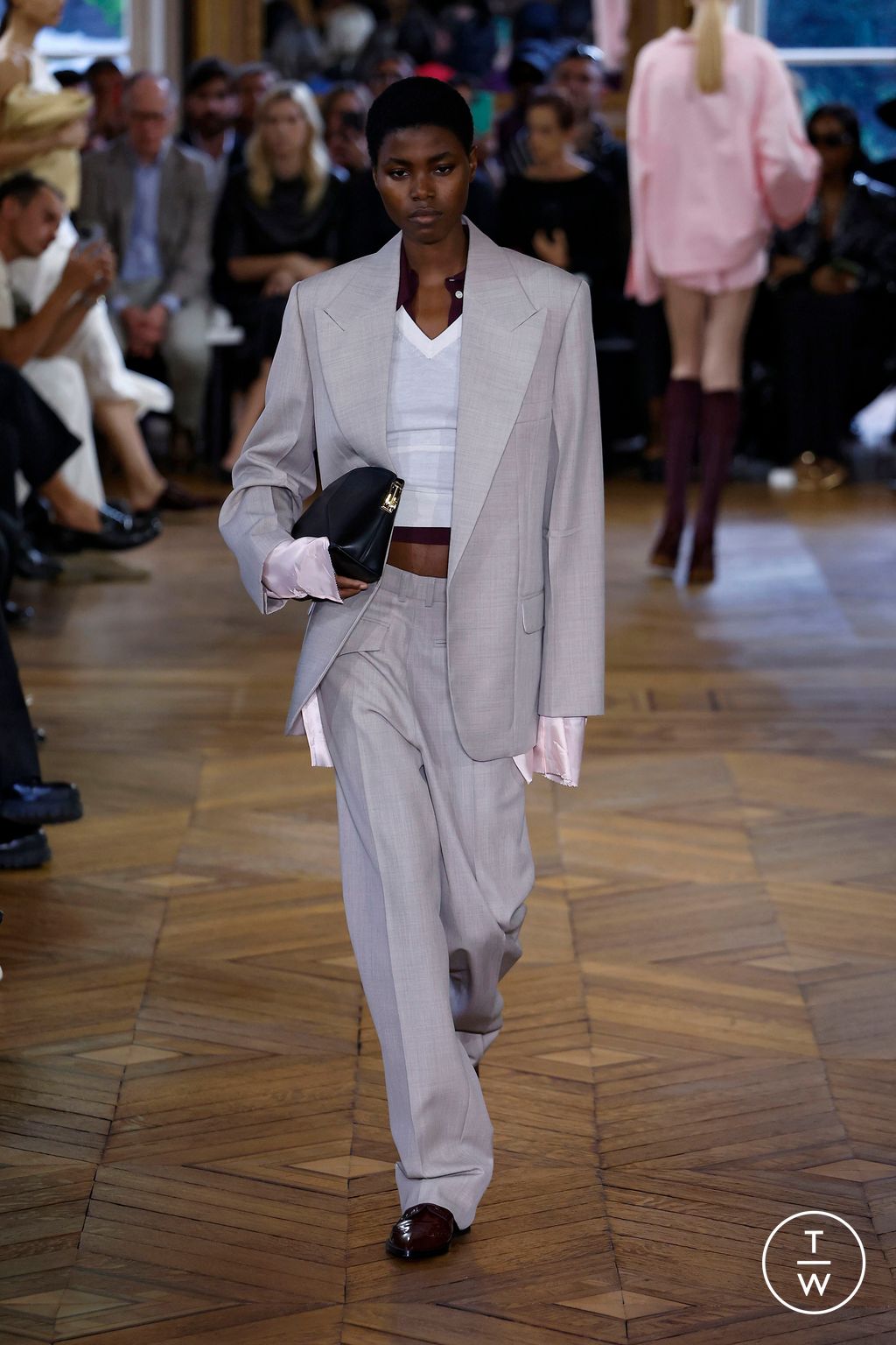 Fashion Week Paris Spring/Summer 2024 look 22 from the Victoria Beckham collection 女装