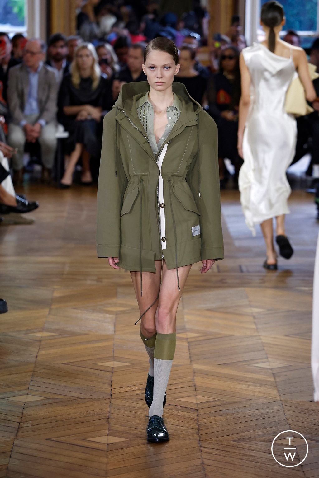 Fashion Week Paris Spring/Summer 2024 look 25 from the Victoria Beckham collection 女装