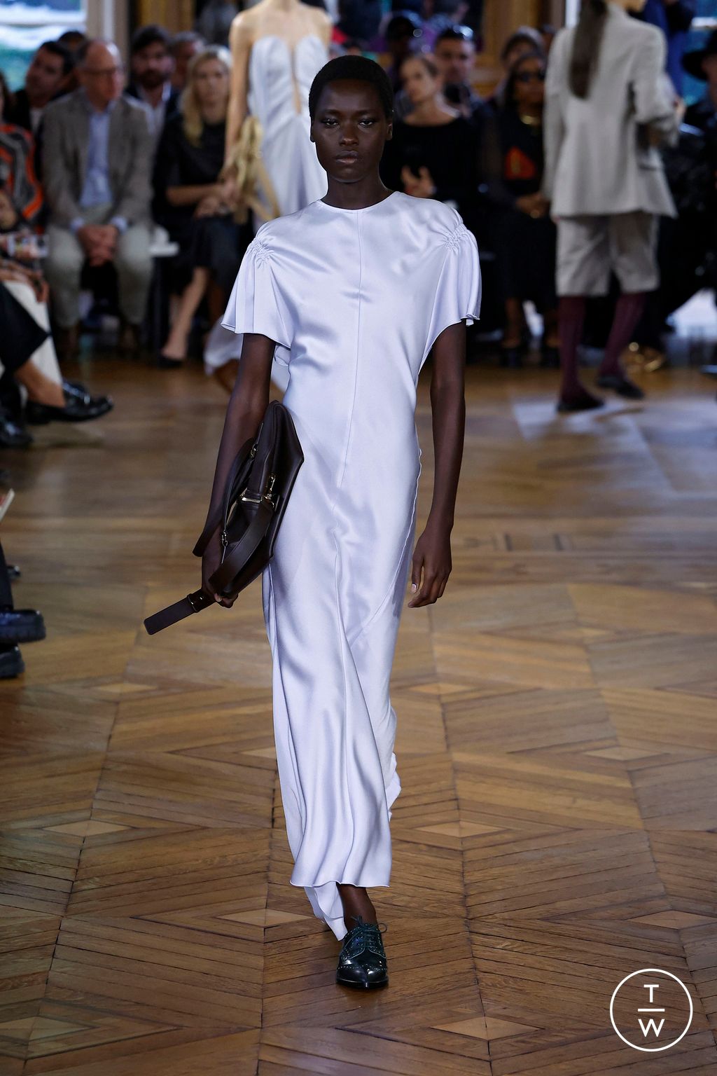 Fashion Week Paris Spring/Summer 2024 look 29 from the Victoria Beckham collection womenswear