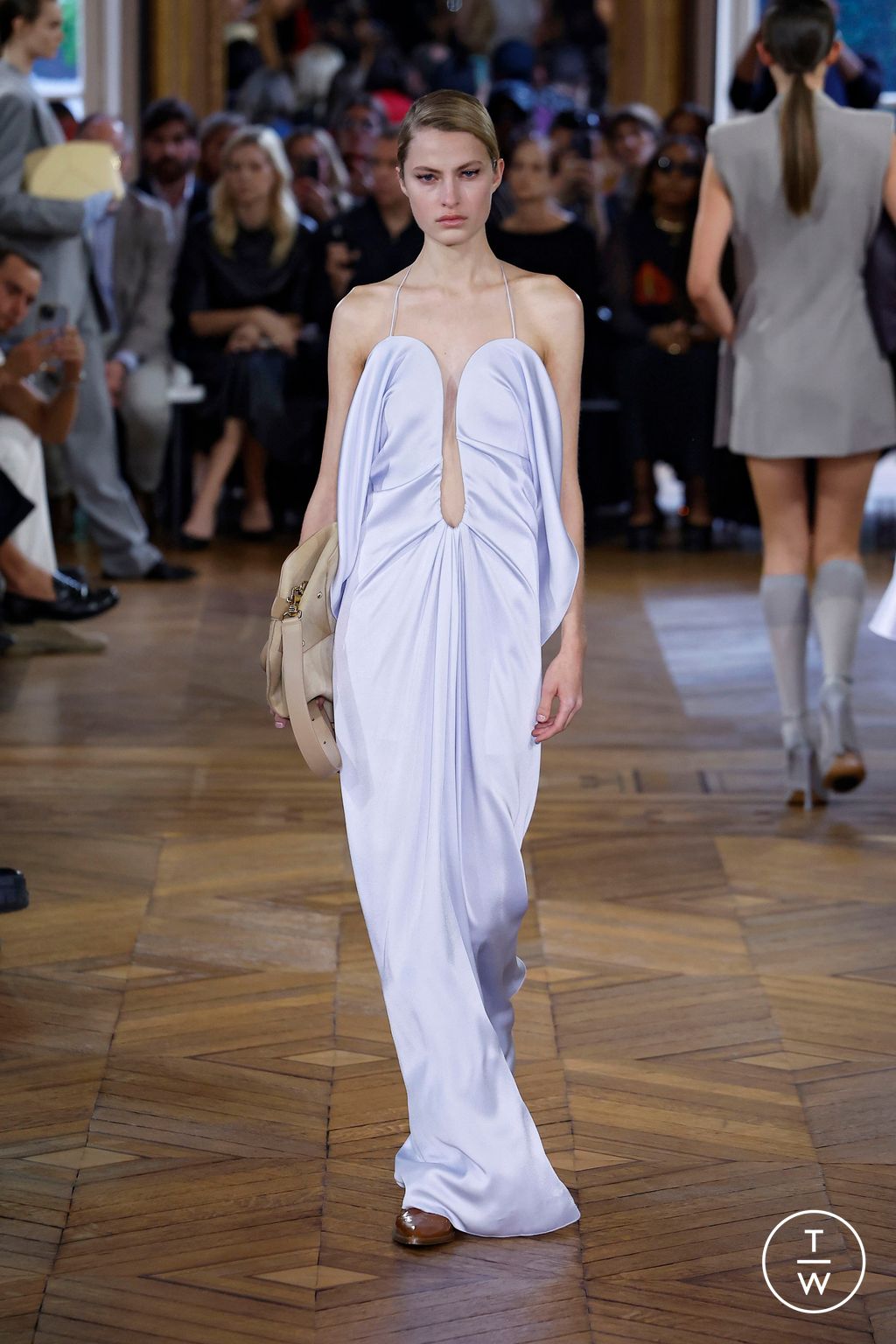 Fashion Week Paris Spring/Summer 2024 look 30 from the Victoria Beckham collection 女装