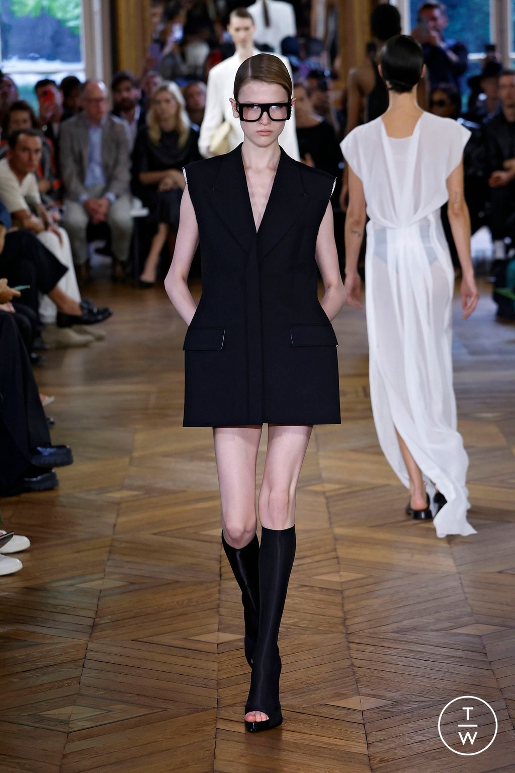 Fashion Week Paris Spring/Summer 2024 look 37 from the Victoria Beckham collection womenswear