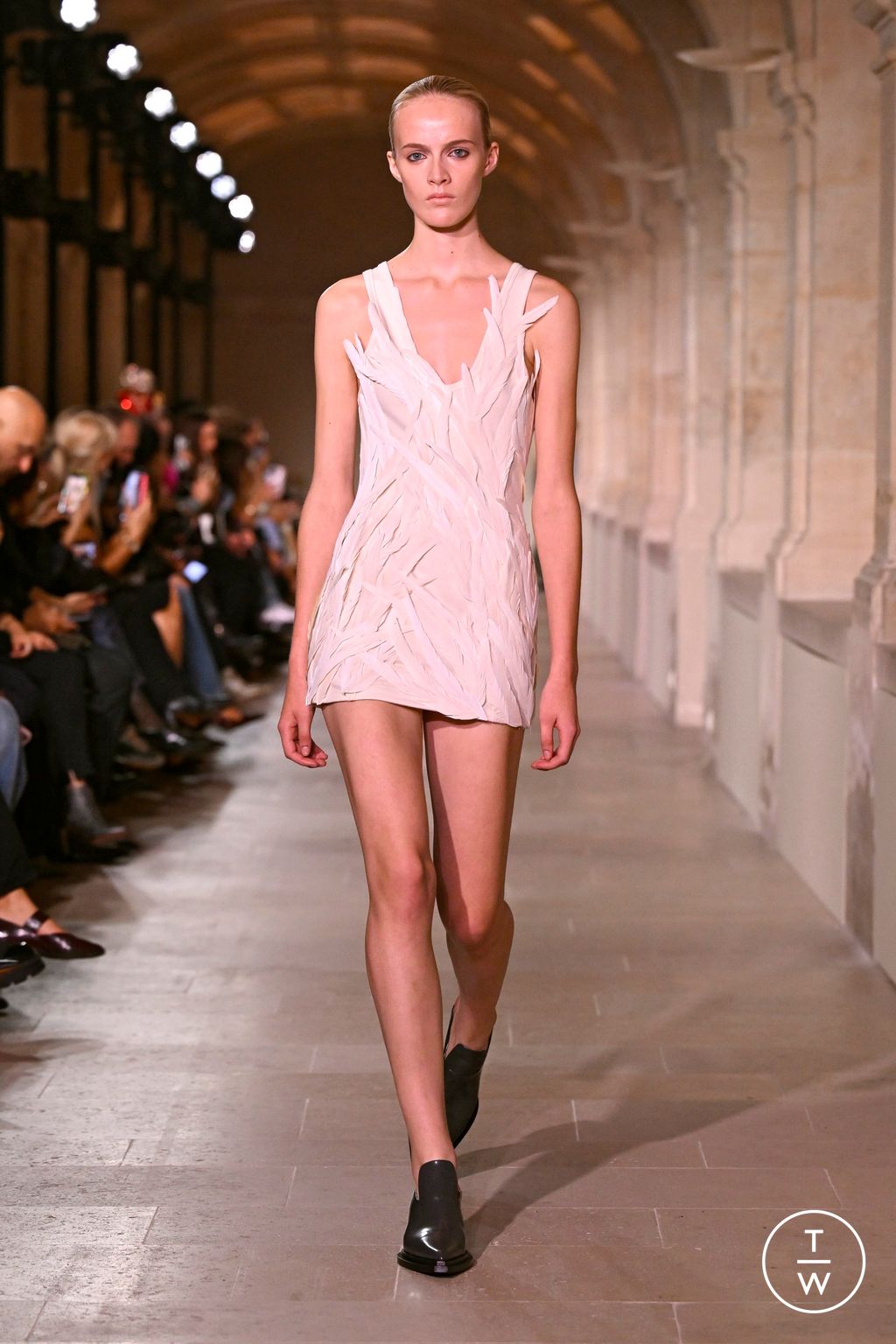 Fashion Week Paris Spring/Summer 2026 look 3 from the Victoria Beckham collection 女装