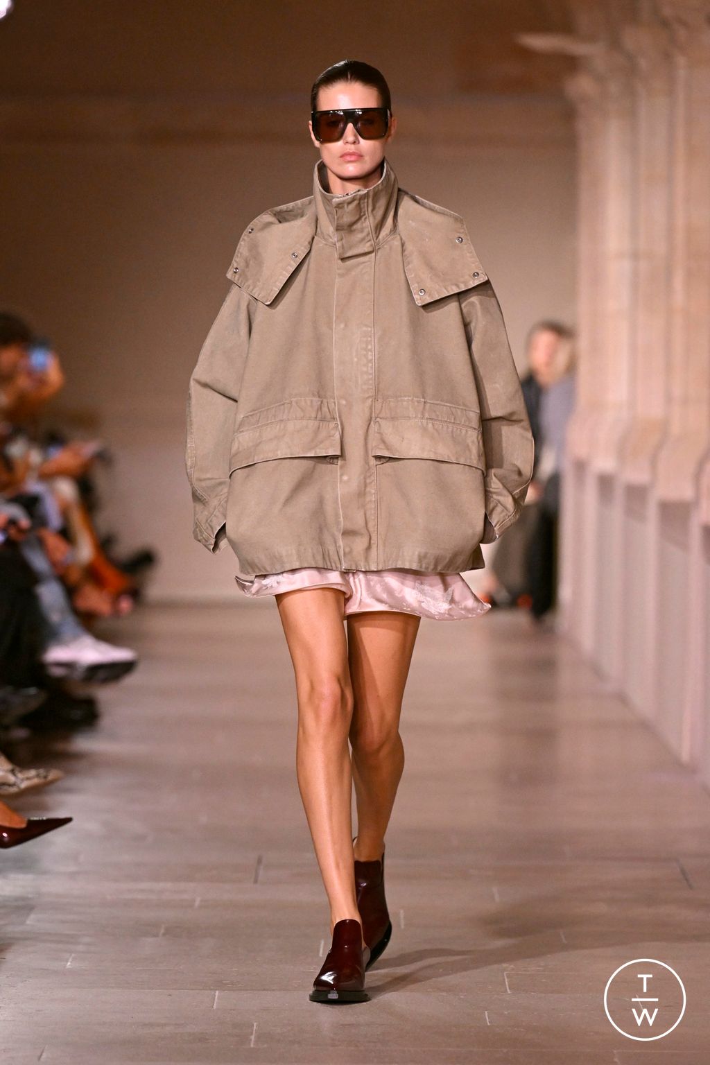 Fashion Week Paris Spring/Summer 2026 look 15 from the Victoria Beckham collection 女装