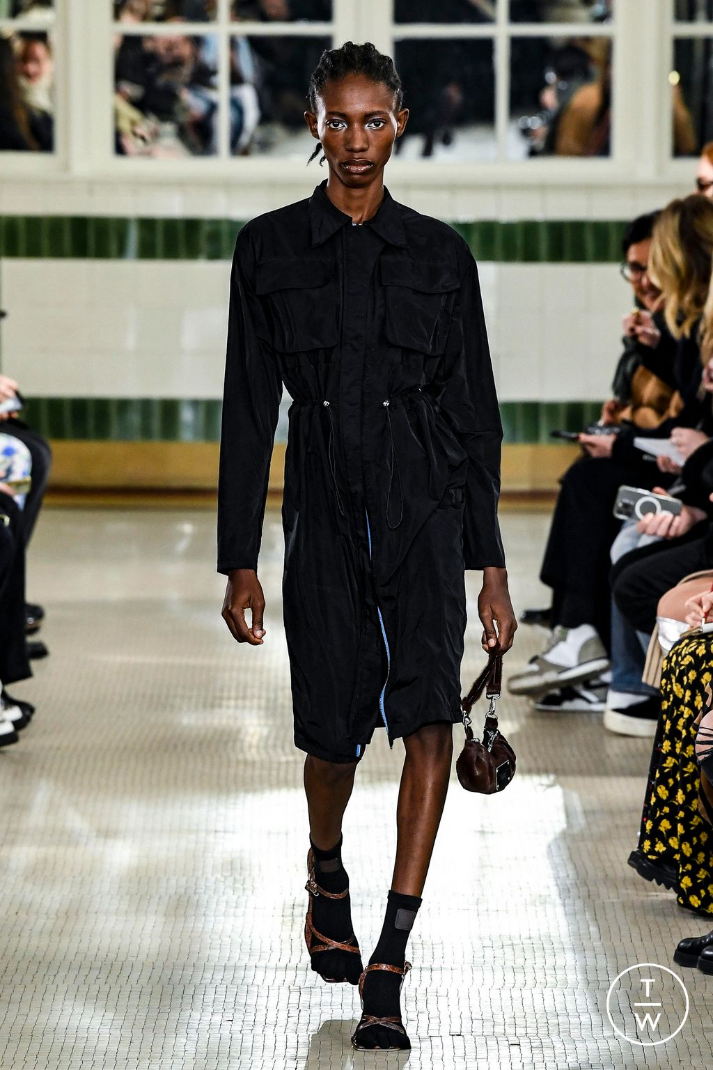 Fashion Week Paris Fall/Winter 2023 look 4 de la collection Victoria/tomas womenswear