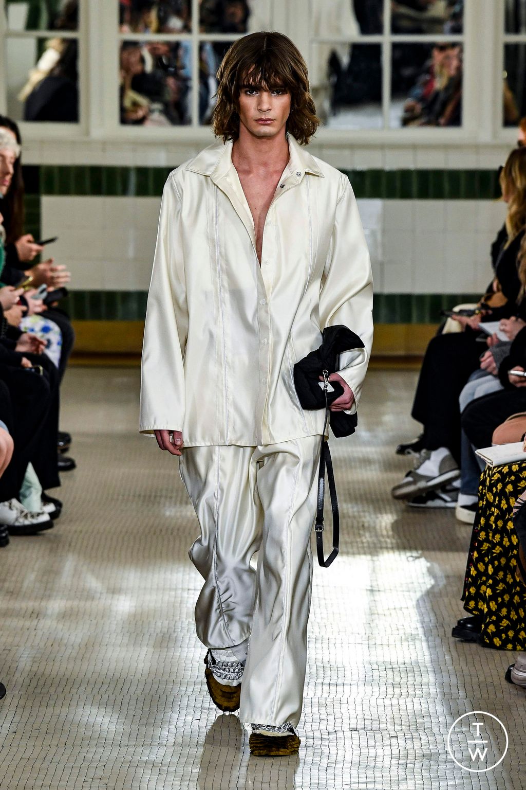 Fashion Week Paris Fall/Winter 2023 look 19 from the Victoria/tomas collection womenswear