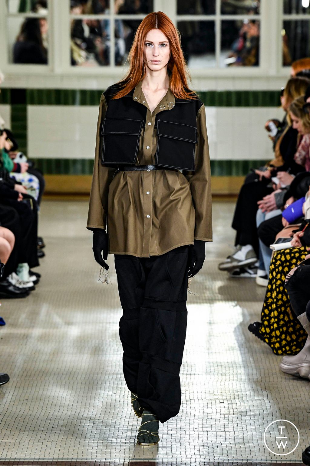 Fashion Week Paris Fall/Winter 2023 look 29 from the Victoria/tomas collection 女装