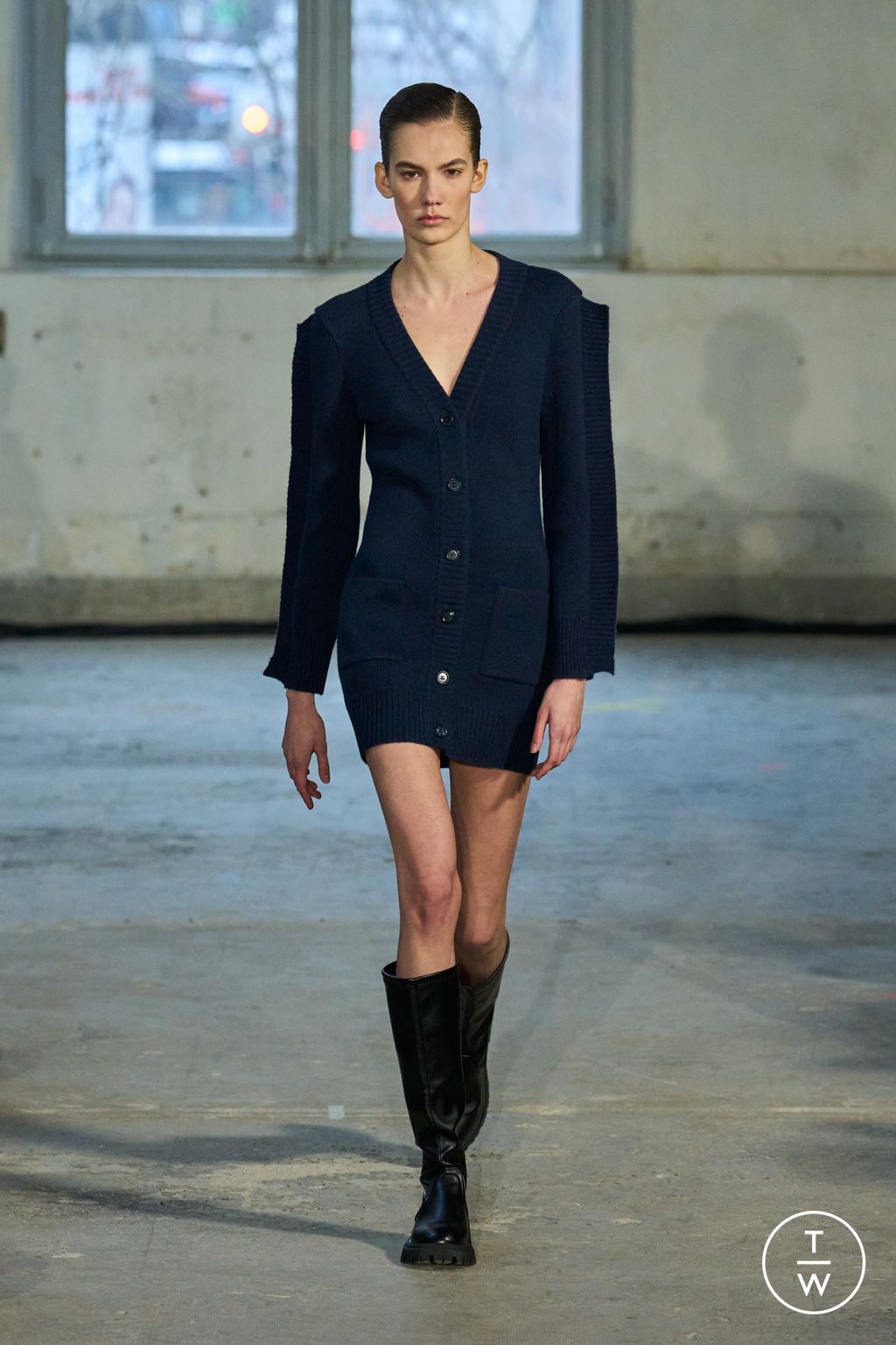 Fashion Week Paris Fall/Winter 2024 look 2 de la collection Victoria/tomas womenswear