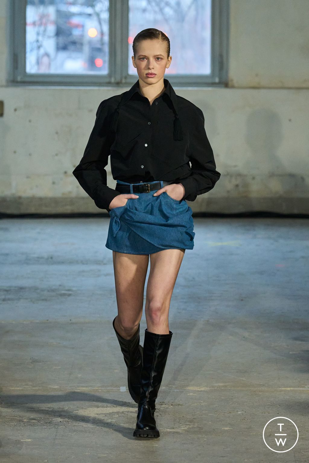Fashion Week Paris Fall/Winter 2024 look 4 from the Victoria/tomas collection womenswear