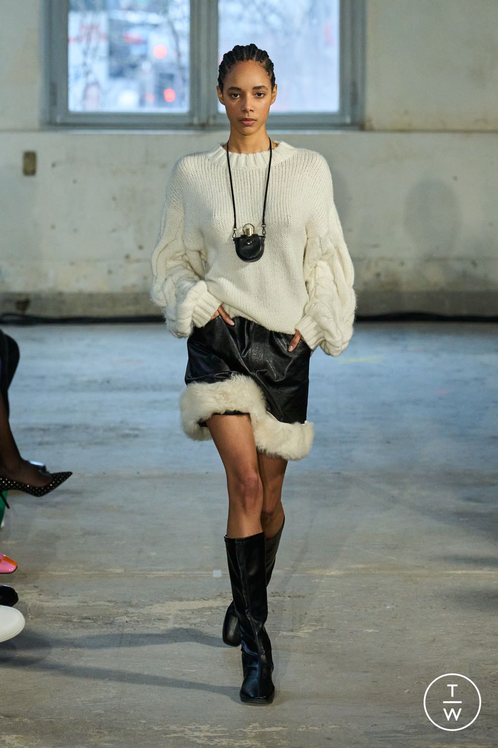 Fashion Week Paris Fall/Winter 2024 look 9 de la collection Victoria/tomas womenswear