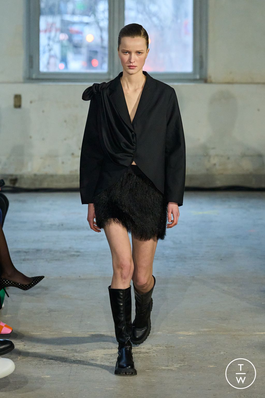 Fashion Week Paris Fall/Winter 2024 look 13 de la collection Victoria/tomas womenswear