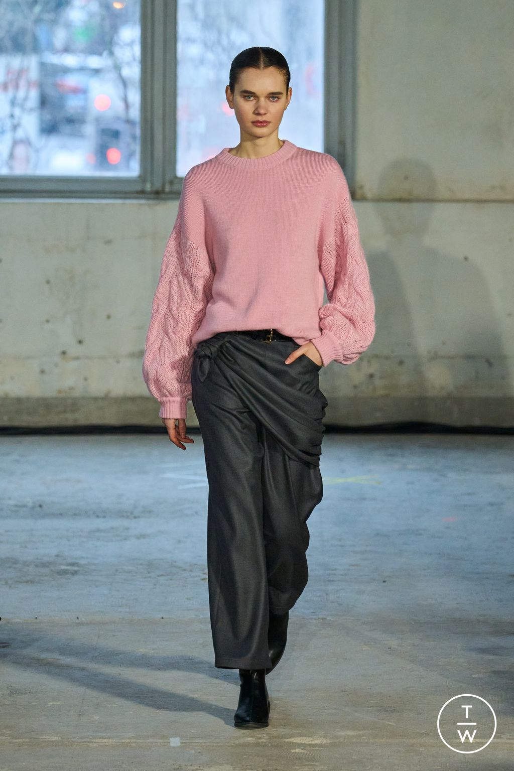 Fashion Week Paris Fall/Winter 2024 look 14 from the Victoria/tomas collection womenswear