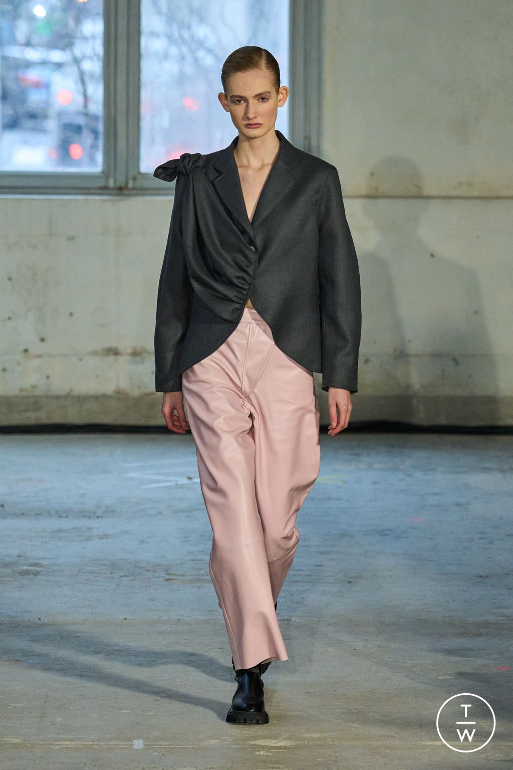 Fashion Week Paris Fall/Winter 2024 look 16 from the Victoria/tomas collection womenswear