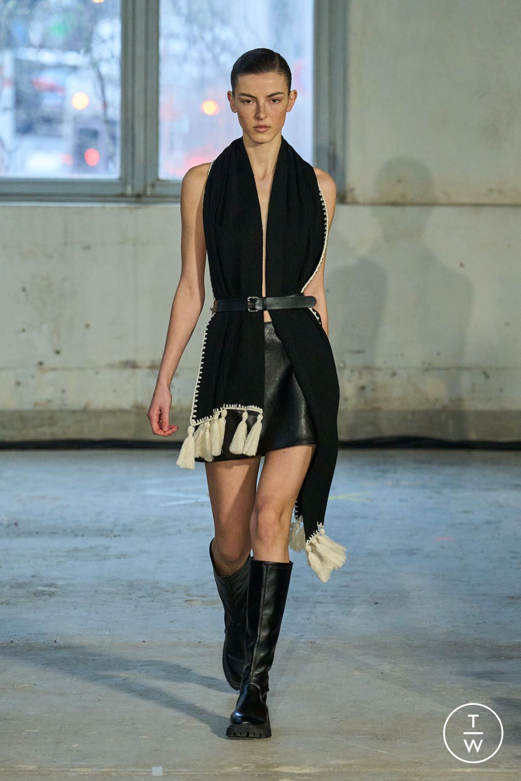 Fashion Week Paris Fall/Winter 2024 look 18 from the Victoria/tomas collection womenswear