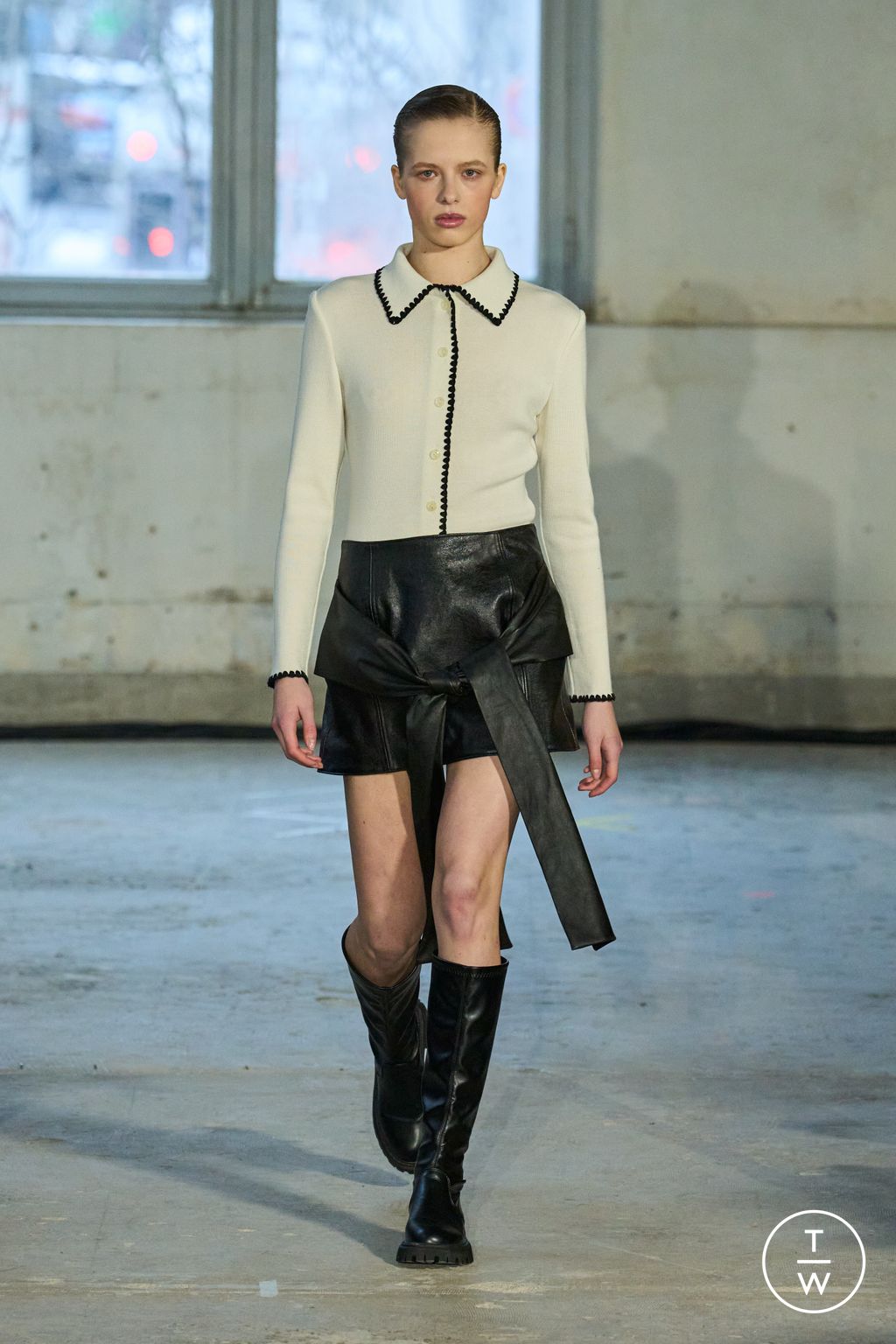 Fashion Week Paris Fall/Winter 2024 look 19 from the Victoria/tomas collection womenswear