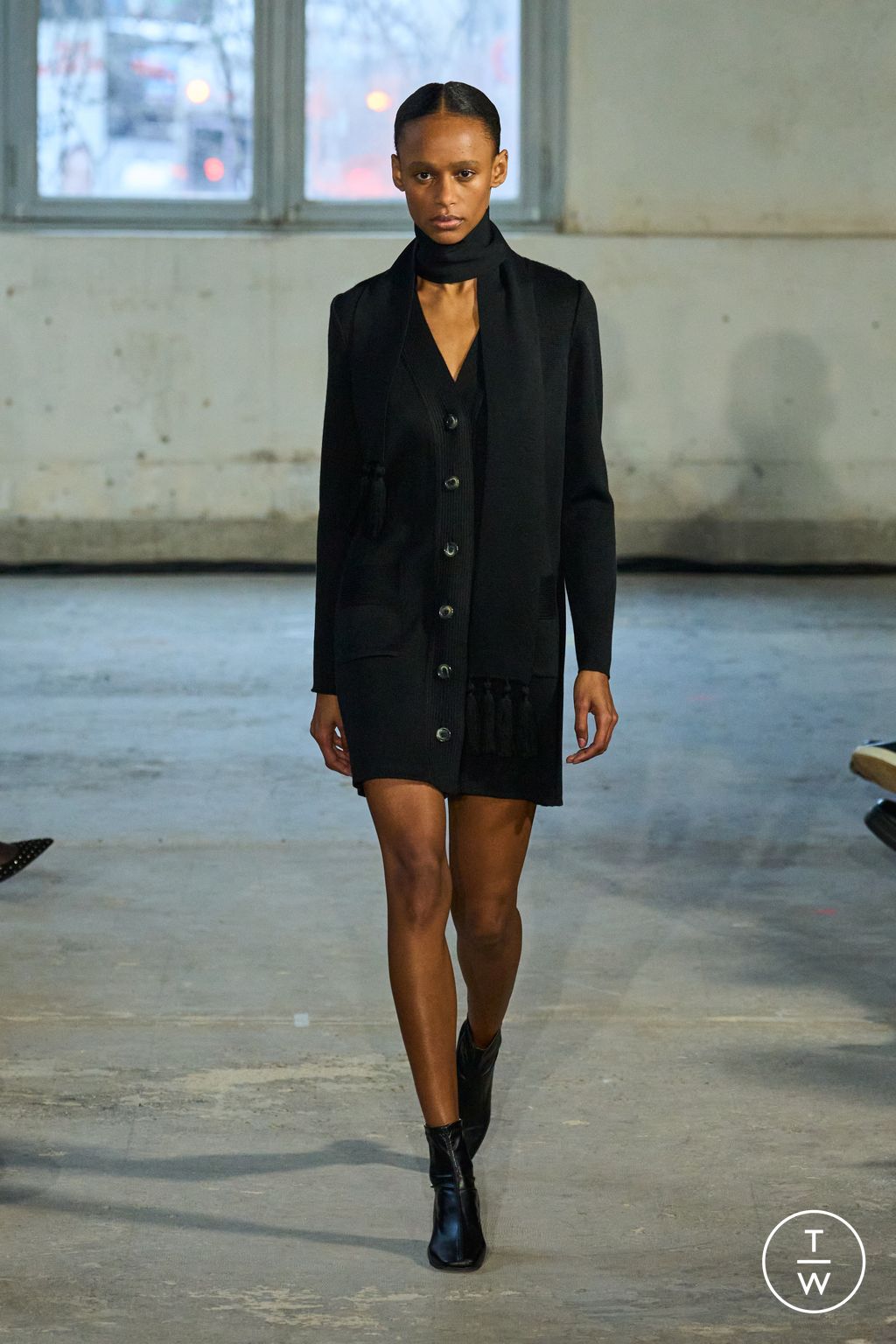 Fashion Week Paris Fall/Winter 2024 look 22 de la collection Victoria/tomas womenswear