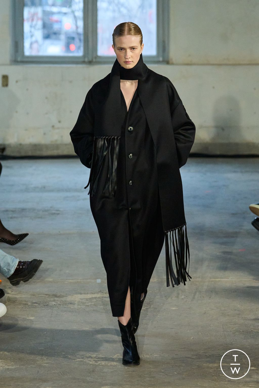 Fashion Week Paris Fall/Winter 2024 look 23 from the Victoria/tomas collection 女装