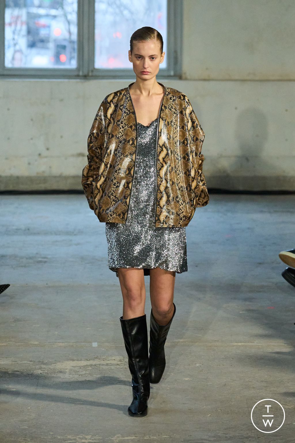 Fashion Week Paris Fall/Winter 2024 look 27 from the Victoria/tomas collection 女装