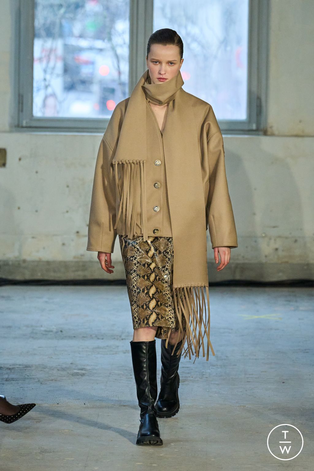 Fashion Week Paris Fall/Winter 2024 look 29 from the Victoria/tomas collection 女装