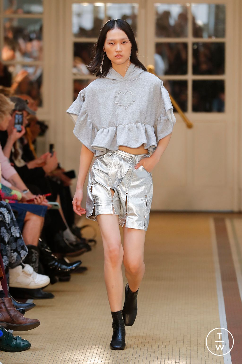 Fashion Week Paris Spring/Summer 2024 look 21 from the Victoria/tomas collection 女装