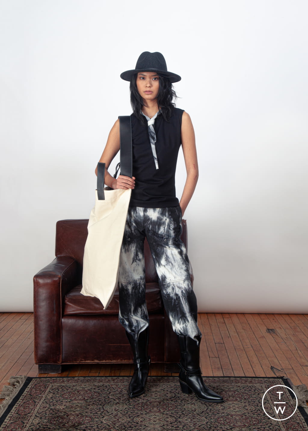 Fashion Week New York Fall/Winter 2021 look 14 from the Victor Li collection womenswear