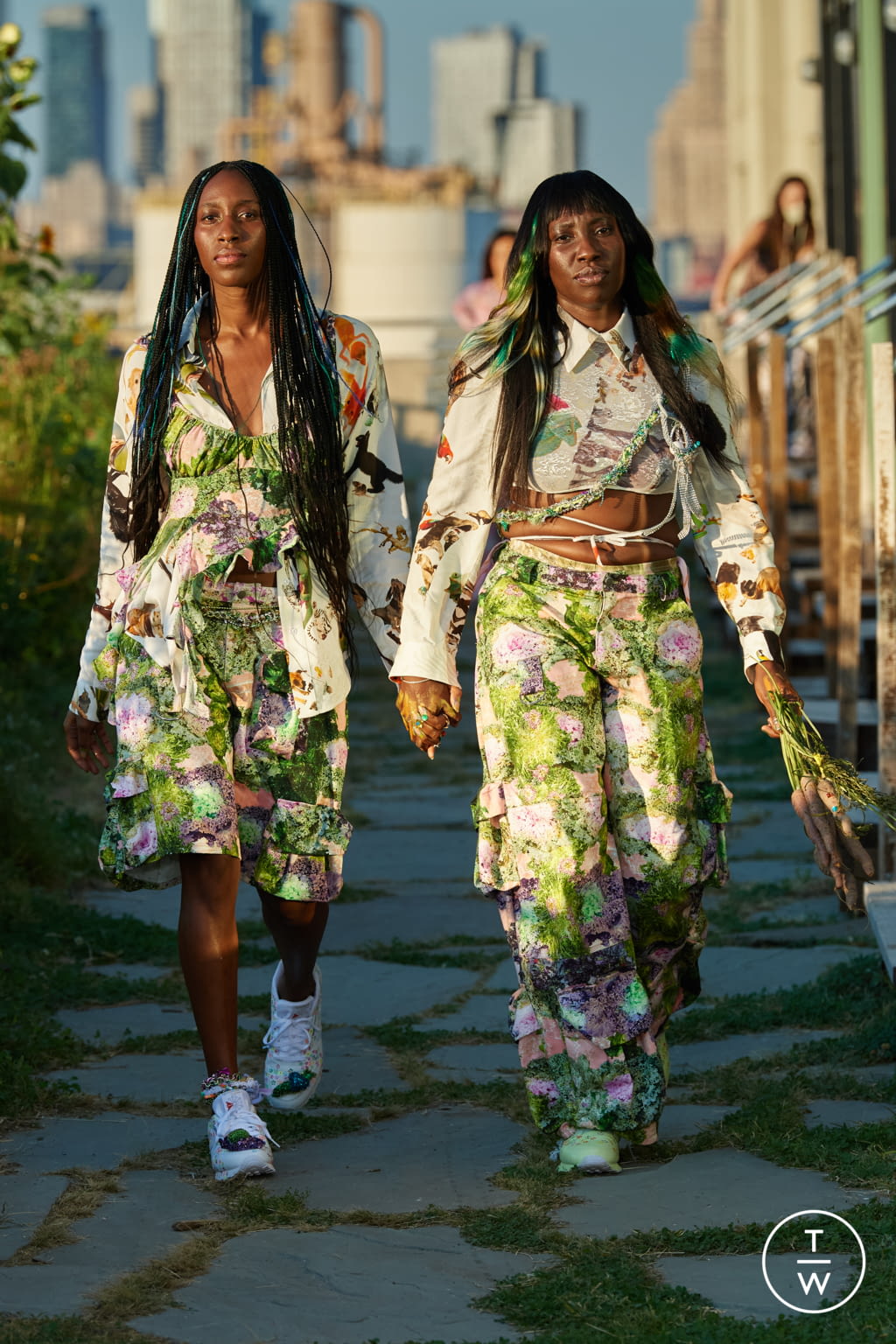 Fashion Week New York Spring/Summer 2022 look 28 de la collection Collina Strada womenswear