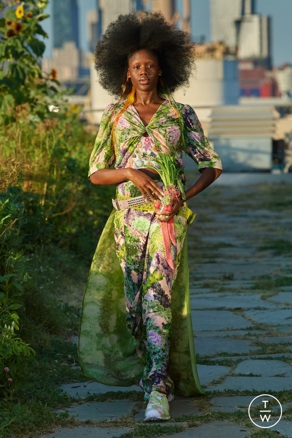 Fashion Week New York Spring/Summer 2022 look 39 de la collection Collina Strada womenswear