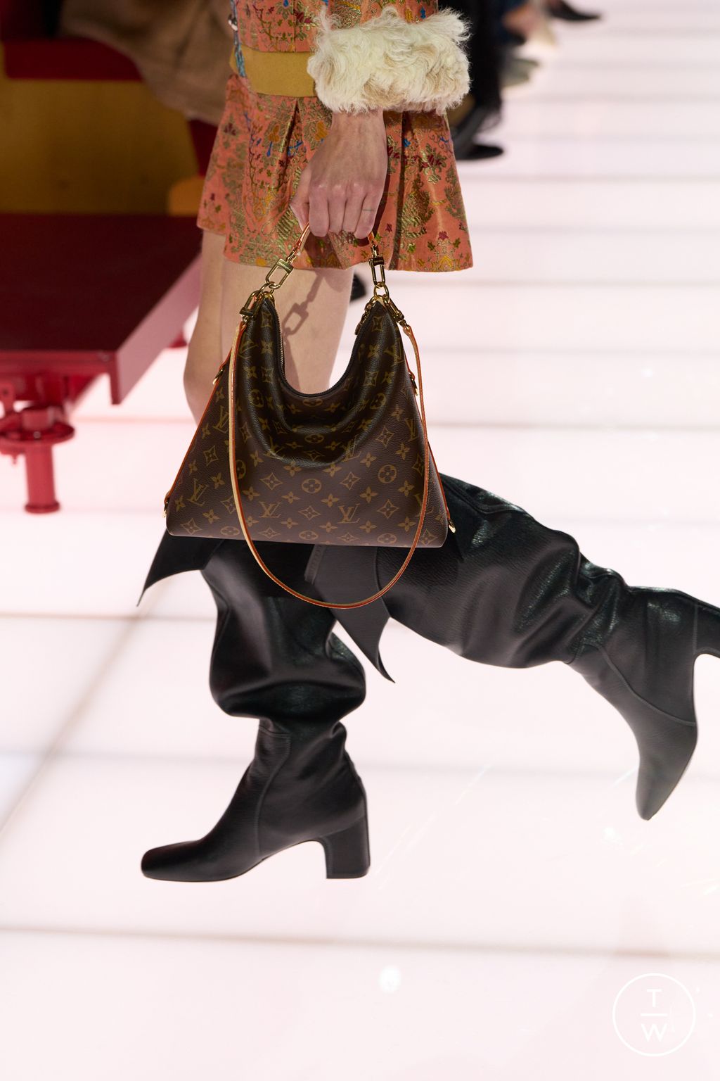 Fashion Week Paris Resort 2026 look 21 de la collection Louis Vuitton womenswear accessories