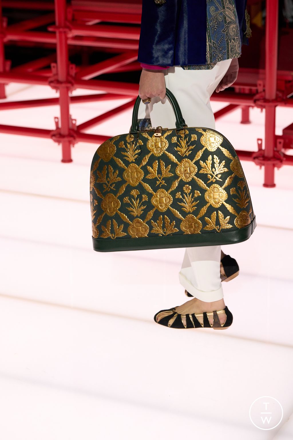 Fashion Week Paris Resort 2026 look 29 from the Louis Vuitton collection womenswear accessories