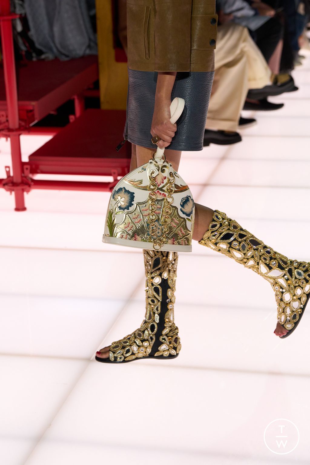 Fashion Week Paris Resort 2026 look 31 from the Louis Vuitton collection 女装配饰