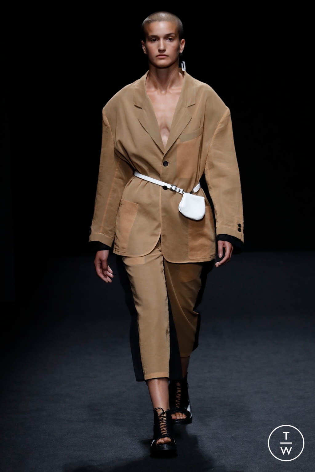 Fashion Week Milan Spring/Summer 2021 look 19 from the Vien collection 女装