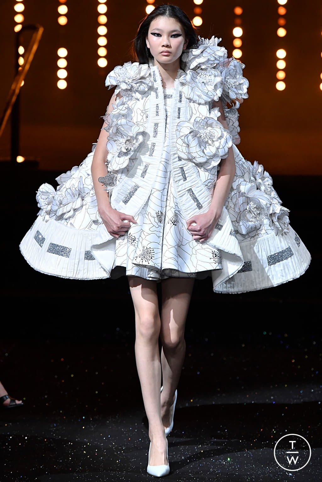 Viktor Rolf F W 18 Couture 23 The Fashion Search Engine walk