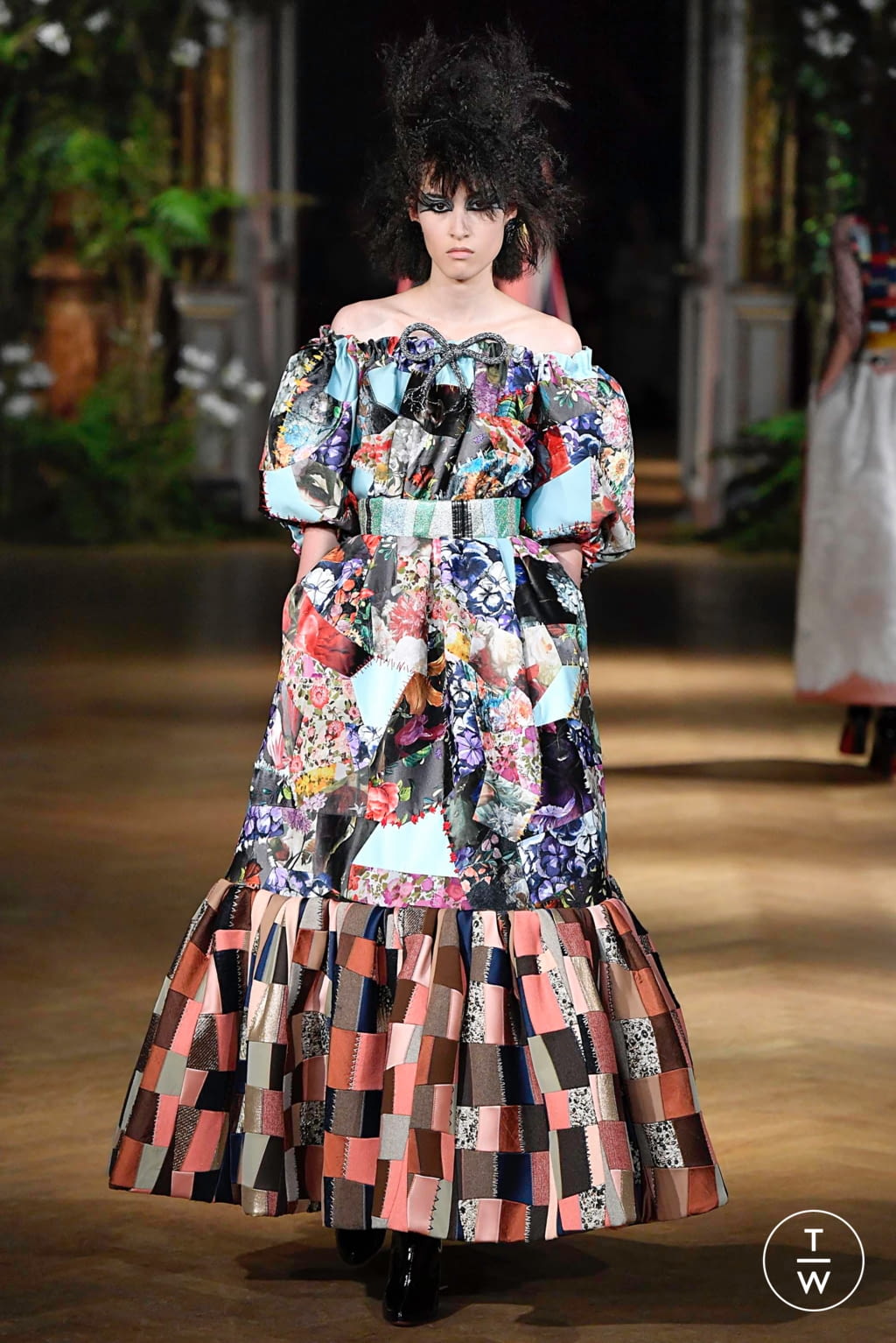 Viktor Rolf Fw19 Couture 16 The Fashion Search Engine walk