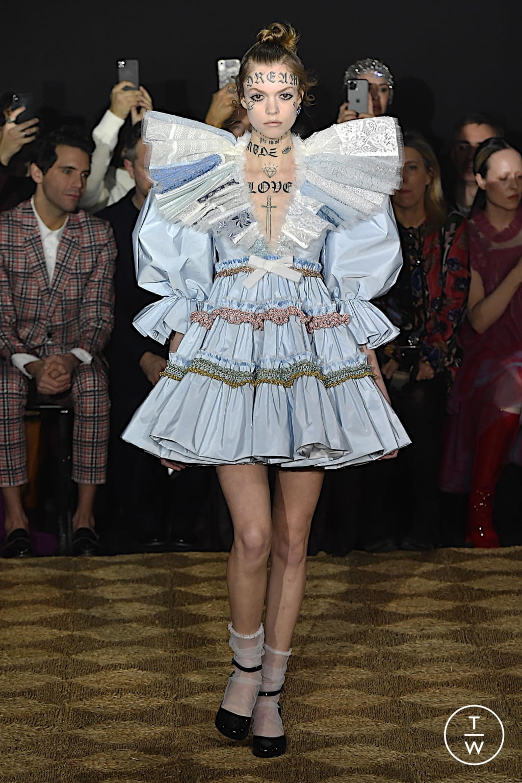 Viktor Rolf Ss Couture 5 The Fashion Search Engine walk