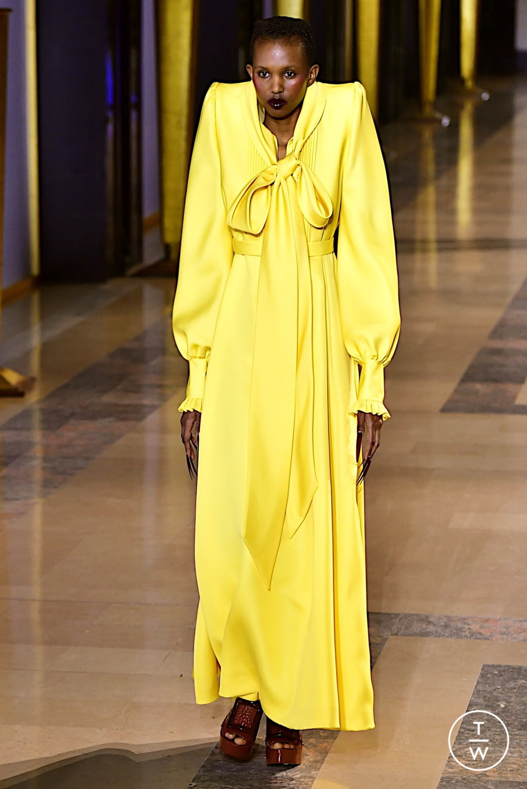 Fashion Week Paris Spring/Summer 2022 look 13 from the Viktor & Rolf collection couture
