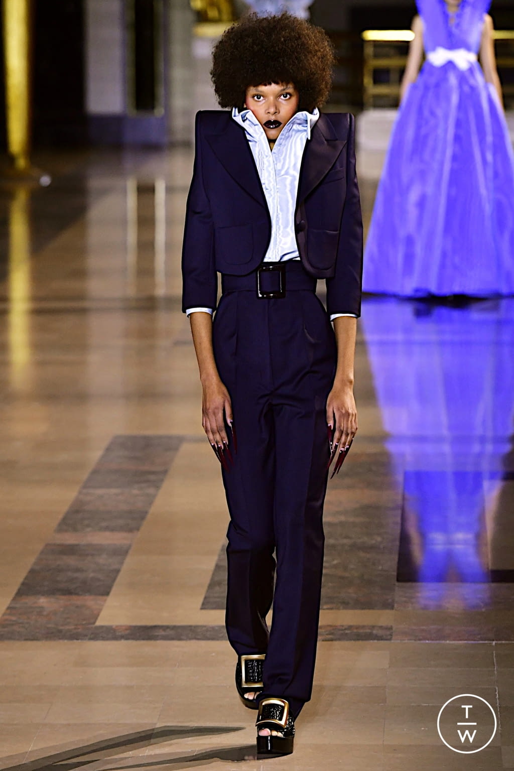 Fashion Week Paris Spring/Summer 2022 look 13 from the Viktor & Rolf collection 高级定制