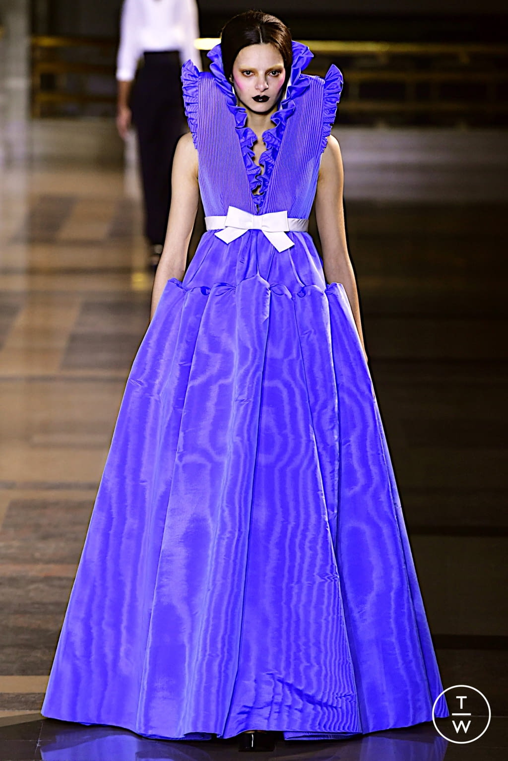 Fashion Week Paris Spring/Summer 2022 look 14 from the Viktor & Rolf collection couture