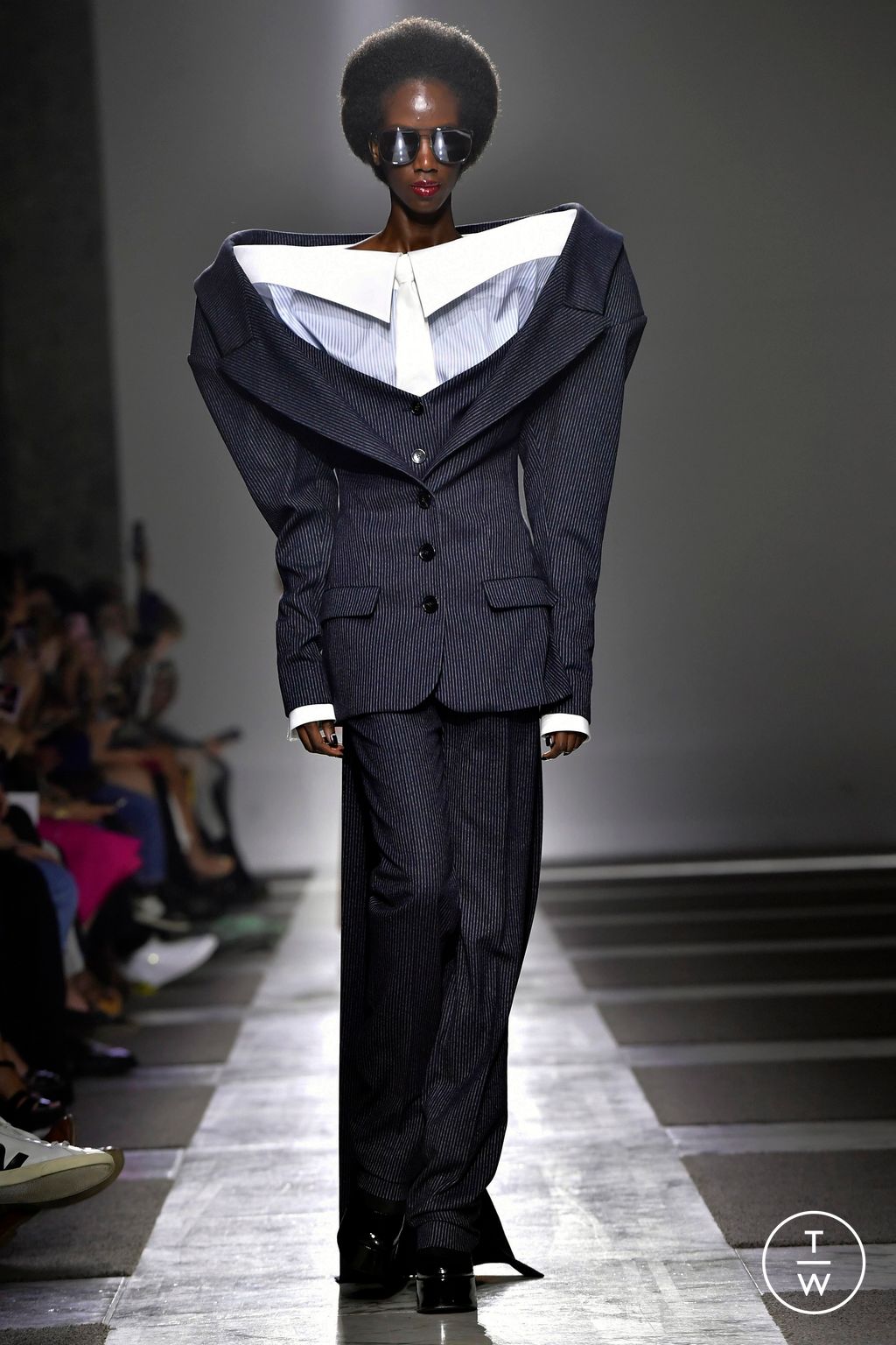 Fashion Week Paris Fall/Winter 2022 look 3 from the Viktor & Rolf collection couture