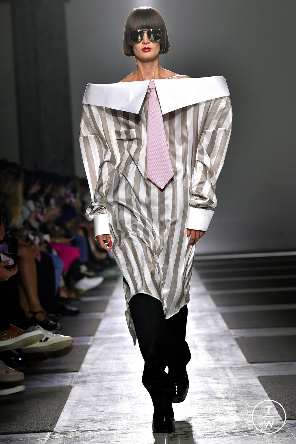 Fashion Week Paris Fall/Winter 2022 look 7 from the Viktor & Rolf collection couture