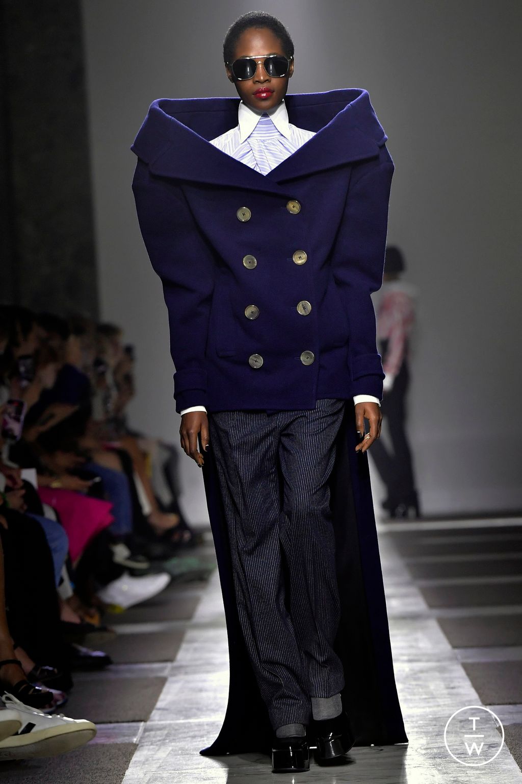Fashion Week Paris Fall/Winter 2022 look 8 from the Viktor & Rolf collection couture
